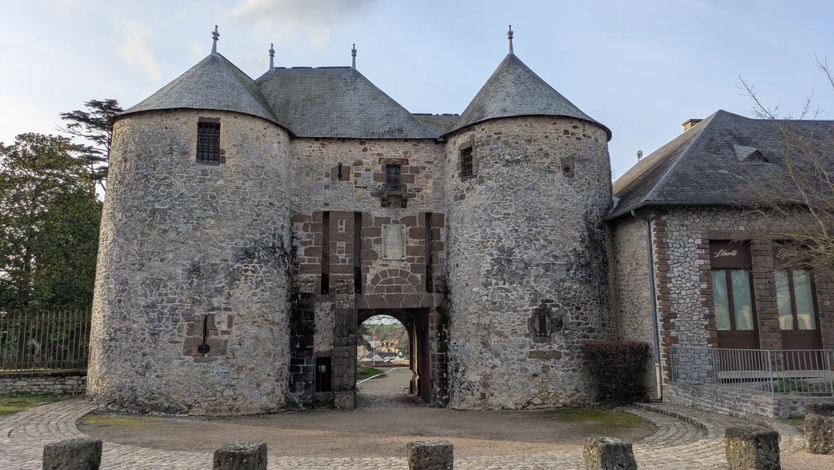 Château de Fresnay-sur-Sarthe